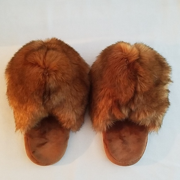 Shoes - NWOT Fuzzy Slippers w/ Hard Soles